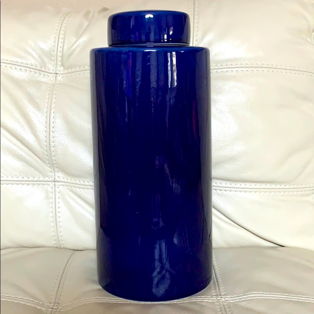 NEW Noble Excellence Vase with Lid